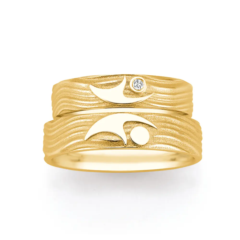 Eheringe aus Gelbgold mit interessantem Paarfigur-Symbol und Diamanten