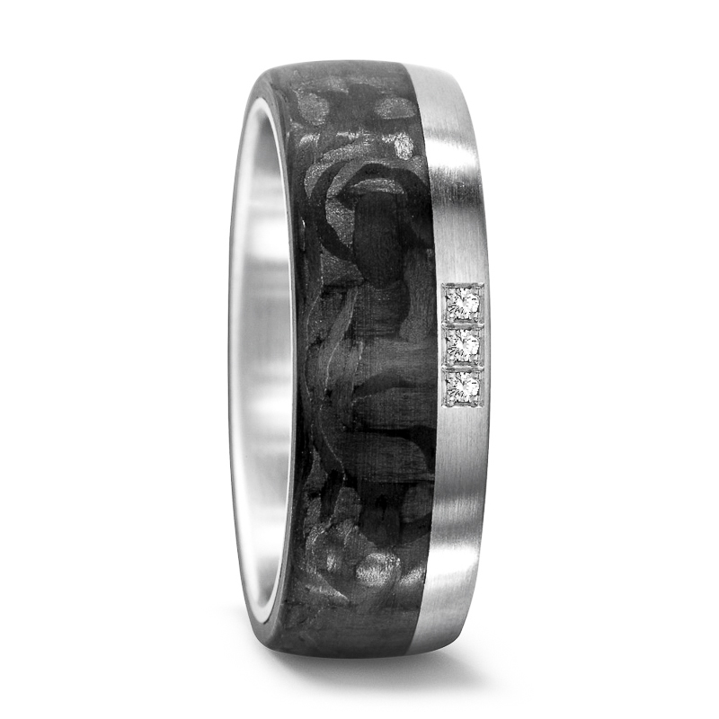 Aufnahme des Eherings aus Stahl und Carbon mit weißem Rand und 3 Diamanten