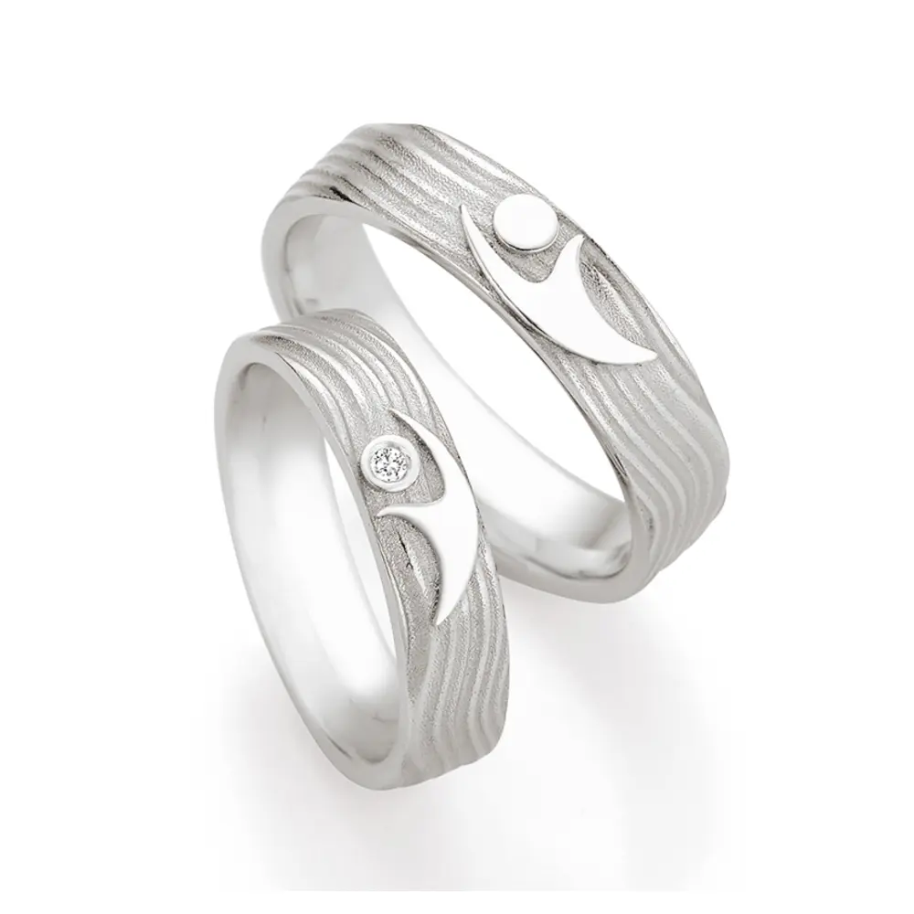 Eheringe aus 925er Silber mit ringübergreifendem Paarfigur-Symbol