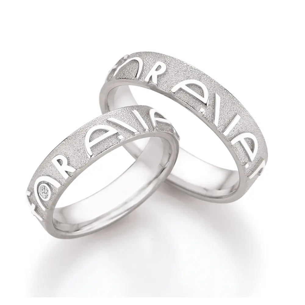 Eheringe aus 925er Silber mit Forever-Schriftzug und Brillant