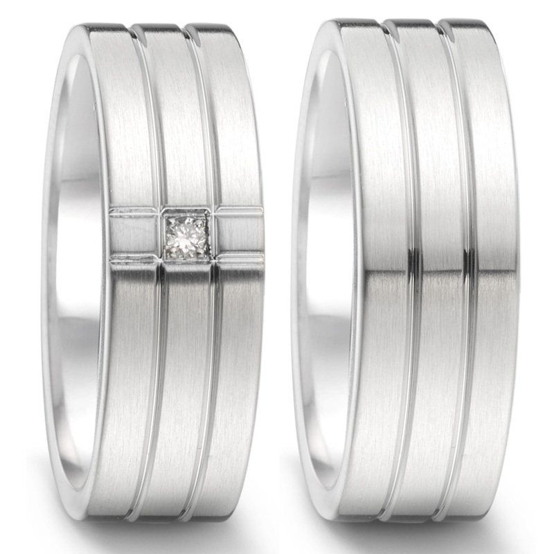 Breite längsmattierte Eheringe aus Edelstahl mit Diamanten 5551015