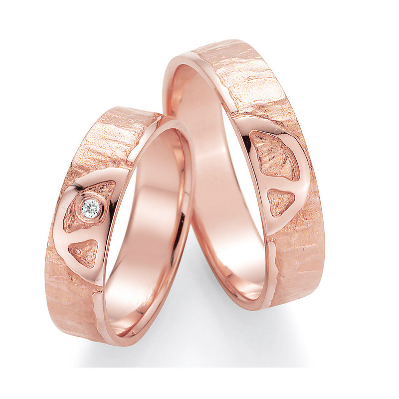 Einzigartige Roségold Eheringe mit Strukturierung und Diamant 4560002