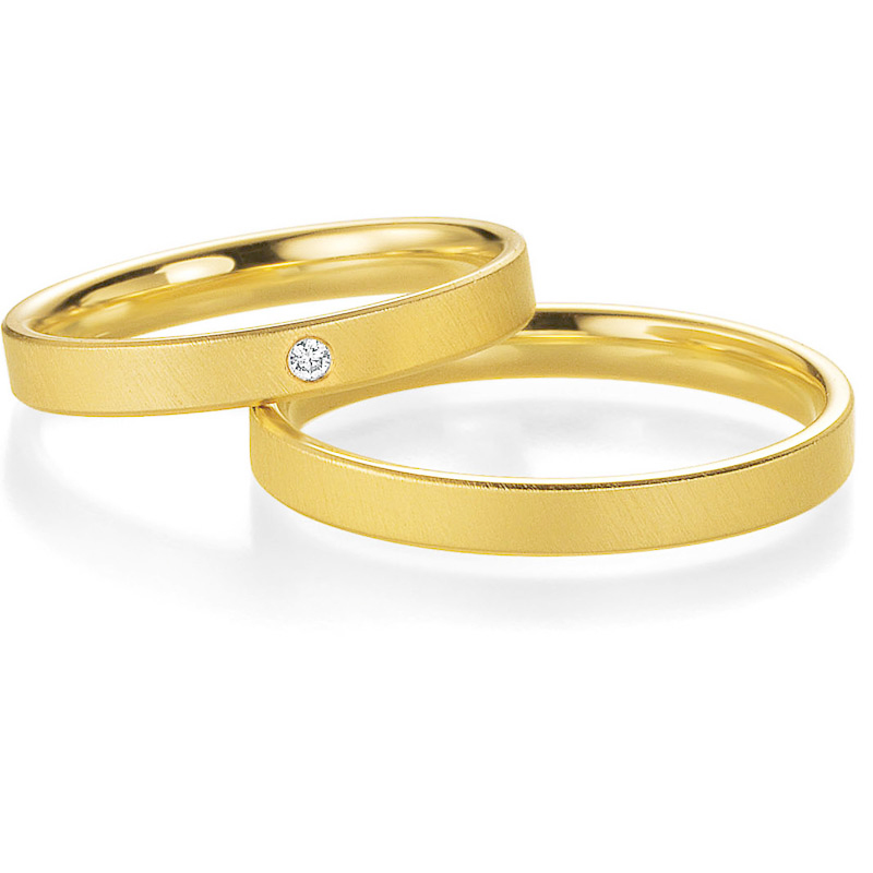 Aufnahme der schmalen Gelbgold Trauringe mit Diamant