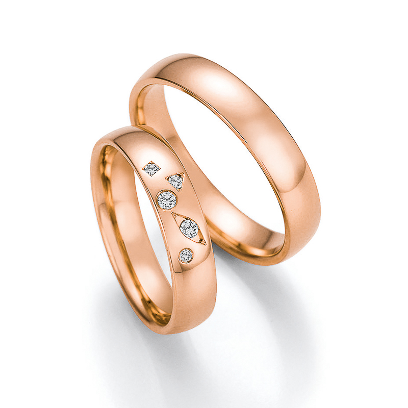 Aufnahme der Rotgold Trauringe mit 5 Diamanten in Muster