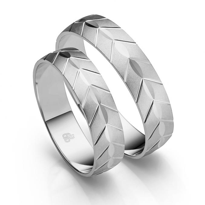 Trauringe aus Platin mit Kerben-Ornament