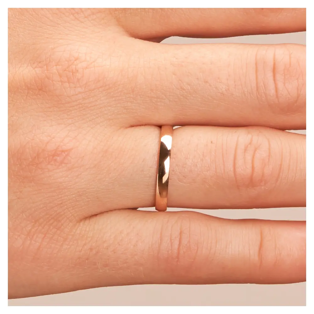 Roségold Ehering poliert mit Diamanten in 2,5 mm auf Hand im Zoom