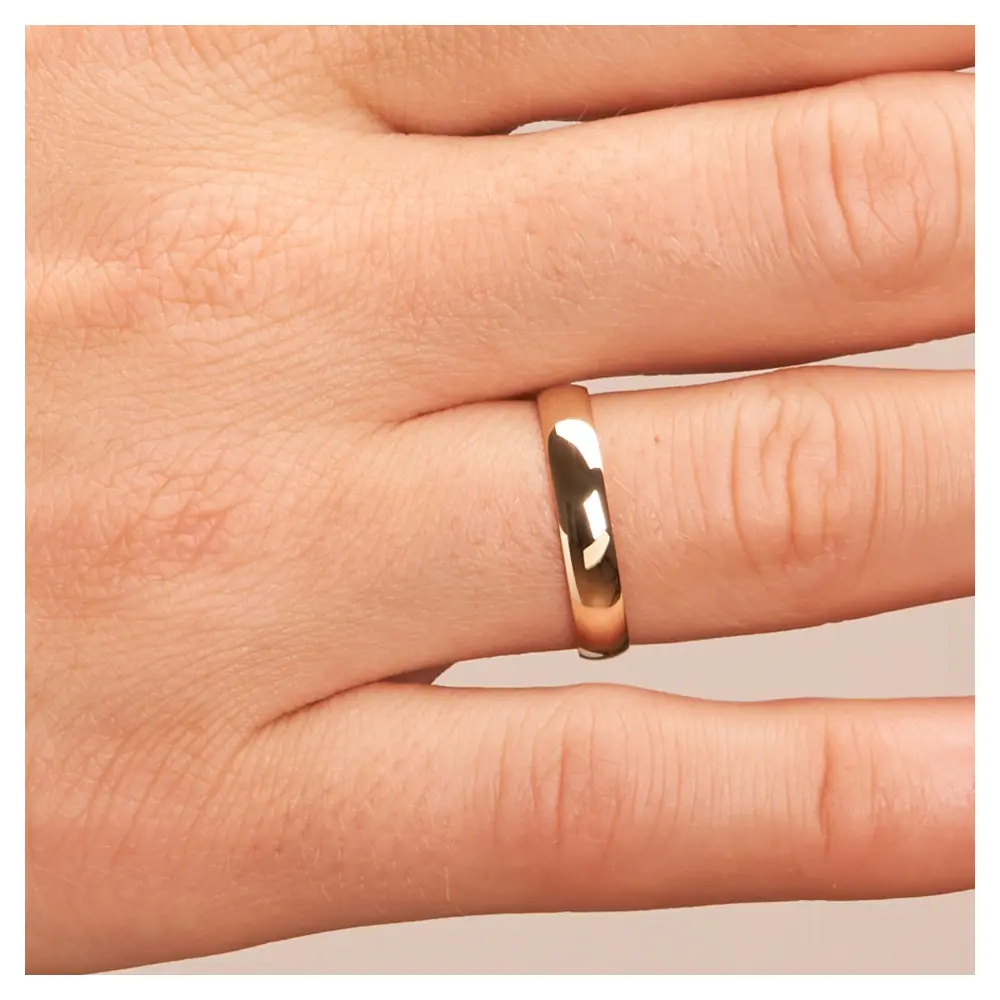 Gelbgold Ehering in 4 mm Breite poliert auf Hand im Zoom