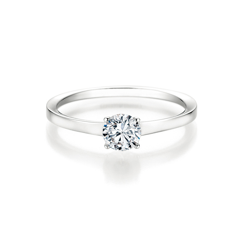 Aufnahme von Verlobungsring aus Weißgold mit 0,5 Ct. Diamanten mit Fassung in 4 Krappen
