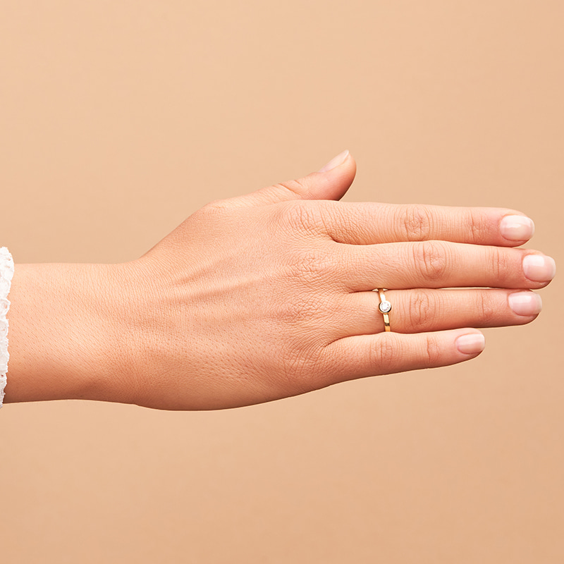 Verlobungsring aus Weißgold mit weißem Diamanten in runder Fassung