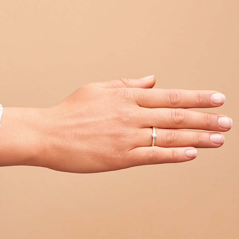 Weißgold Antragsring glänzend mit neun originell gesetzten Diamanten