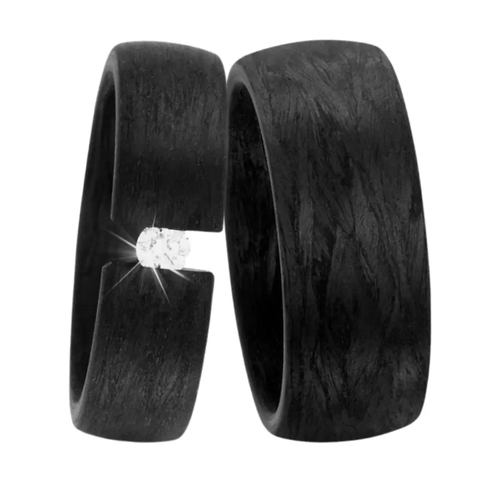 Schwarze Carbon Eheringe mit bombierter Form und Diamanten in Spannfassung in zwei Breiten
