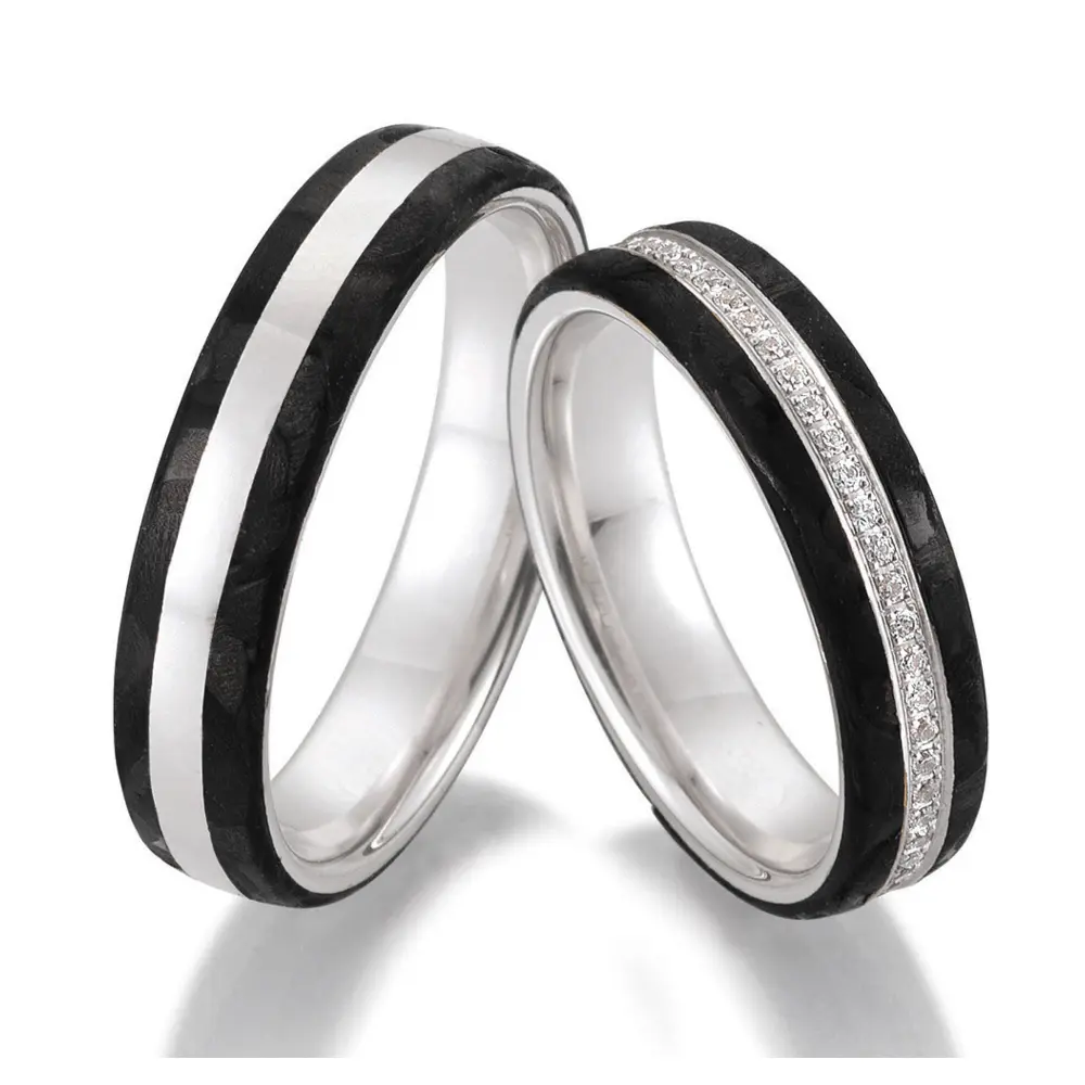 Eheringe aus Platin mit Carbon und 55 Diamanten in Ringschiene