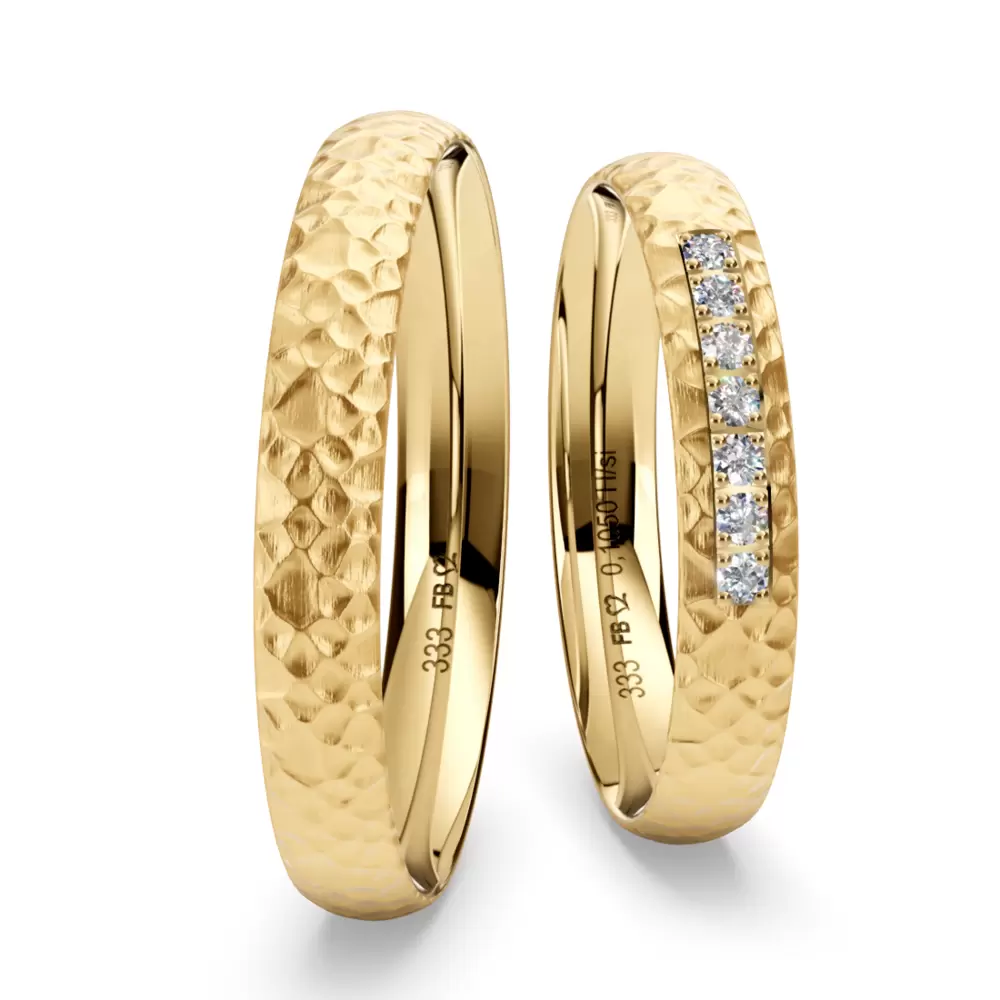 Geblgold Eheringe 3,5 mm breit mit Hammerschlag und 7 Labor-Diamanten