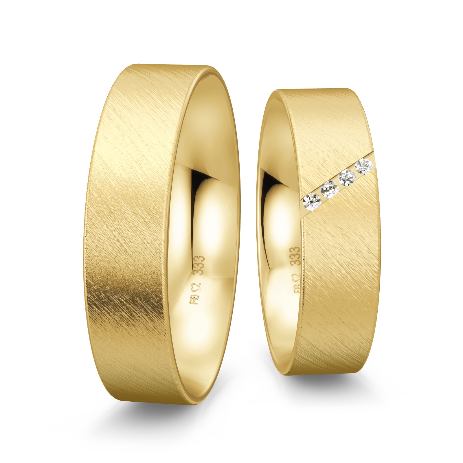 Gelbgold Eheringe mit 4 Diamanten und strichtmatter Oberfläche