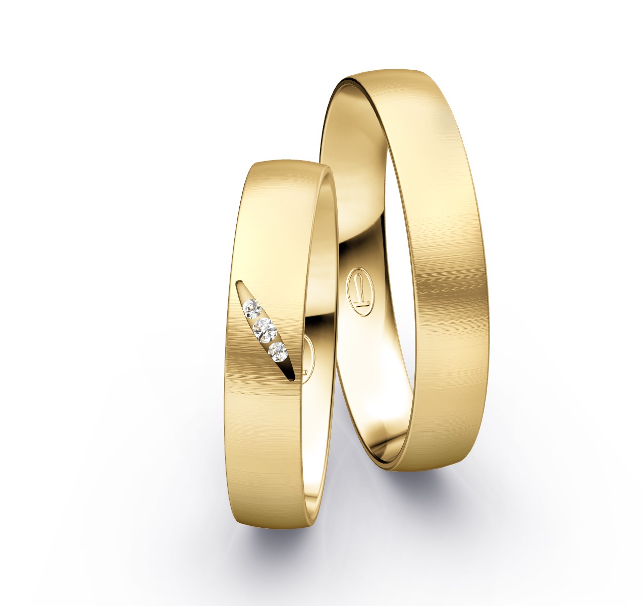 Gelbgold Eheringe mit quermatter Oberfläche und 3 Diamanten