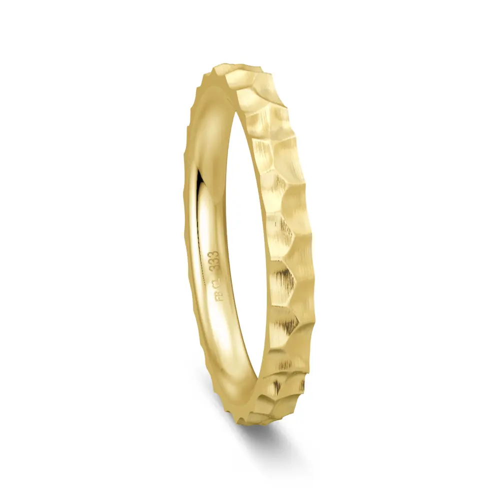Ehering aus Gelbgold mit Hammerschlag