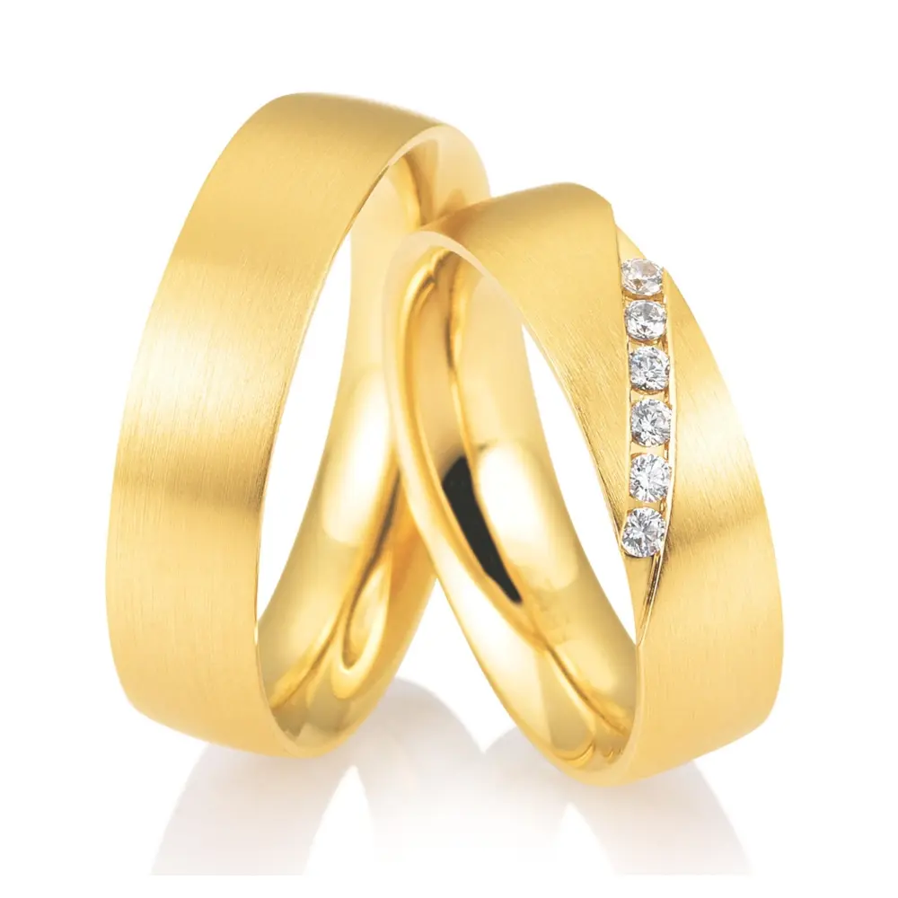 Matte gerundete Gelbgold Eheringe mit 6 großen Diamanten