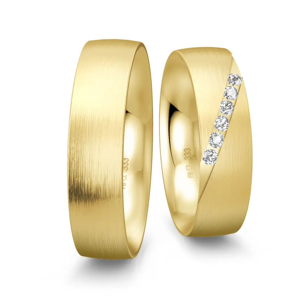 Matte gerundete Gelbgold Eheringe mit 6 großen Diamanten von vorne