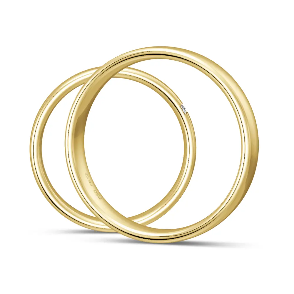 Mit Polierung gestaltete Gelbgold Eheringe mit drei Diamanten seitlich