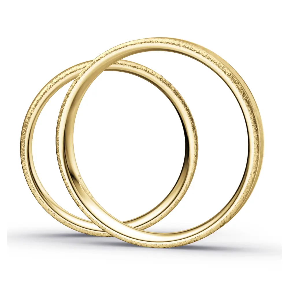 Schmale Gelbold Eheringe mit Eismattierung und 7 Diamanten seitlich