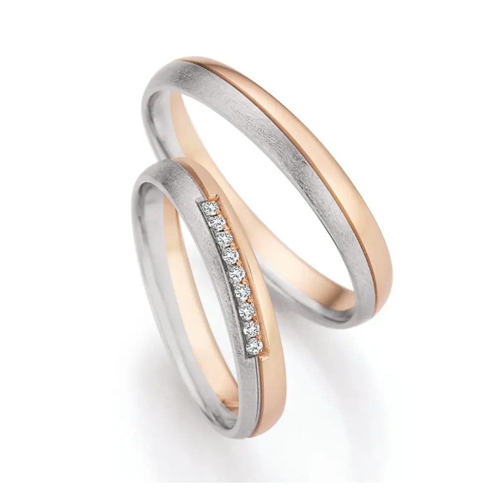 Eismatt und poliert gestaltete Palladium 500 und Champagne Gold Eheringe mit 9 Diamanten