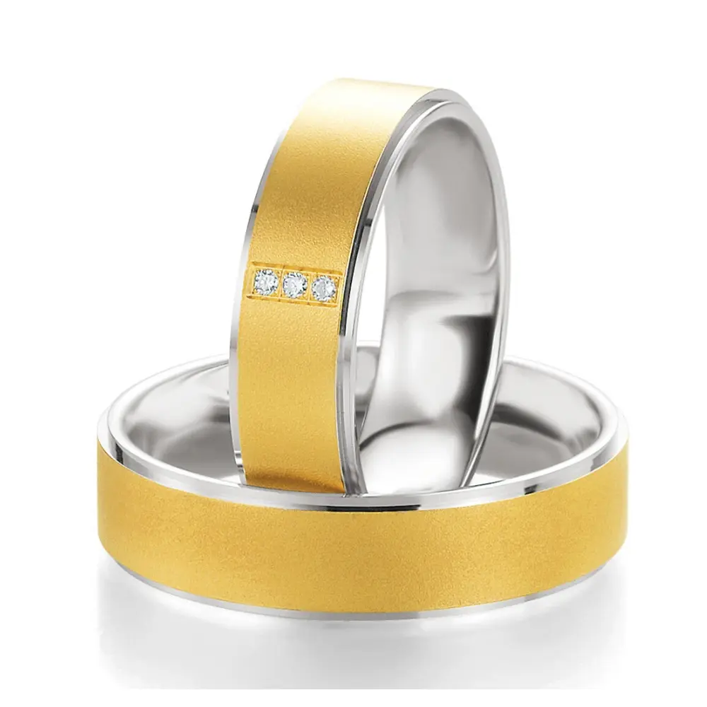 Trauringe aus Silber 925 mit 3 Diamanten und 585er Gelbgold als sandmattes Band