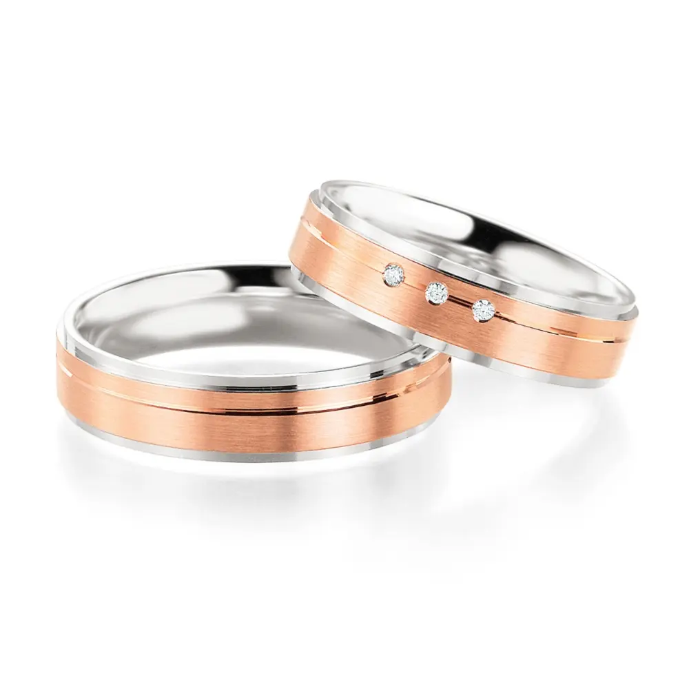 Trauringe aus poliertem Silber 925 und mattem 585er Rotgoldstreifen mit 3 Diamanten