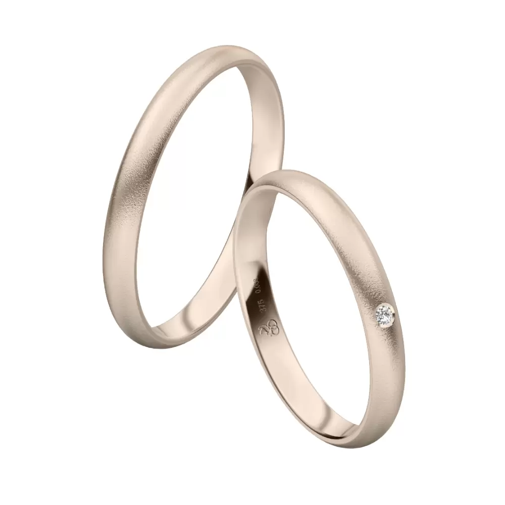 Schmale Herbstgold Eheringe mit sandmatter Oberfläche mit Diamanten