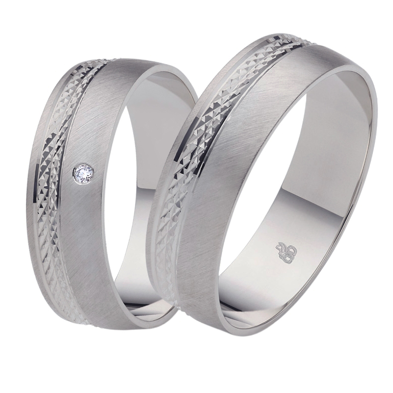 Quermattierte Palladium 500 Eheringe mit gemustertem Streifen und Diamanten