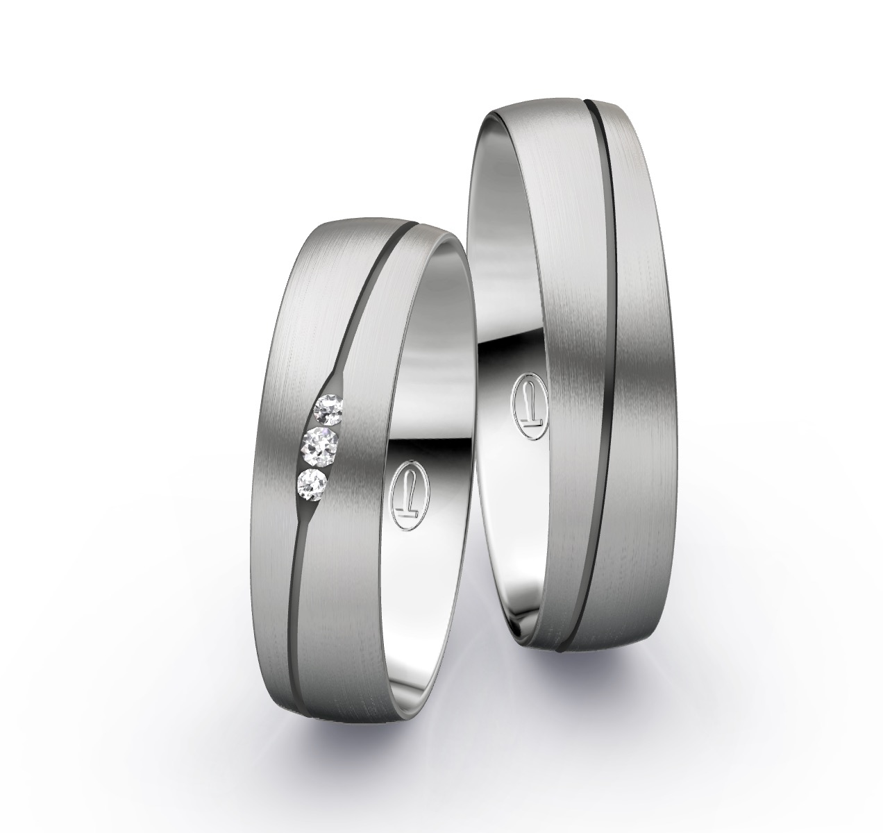 Längsmattierte Eheringe aus Platin mit ovaler Rille und Diamanten