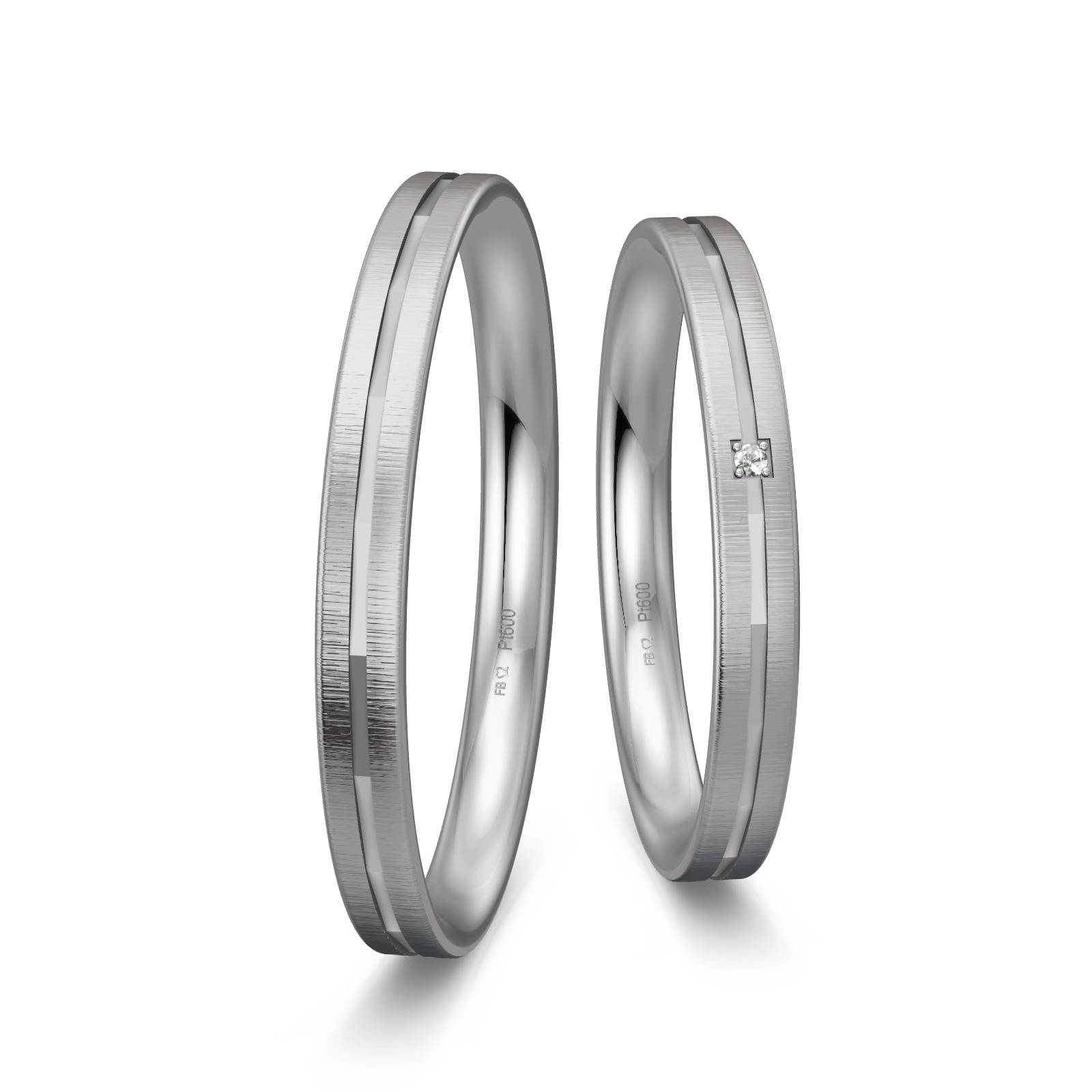 Eheringe aus Platin mit Quermattierung und Diamanten in Rille