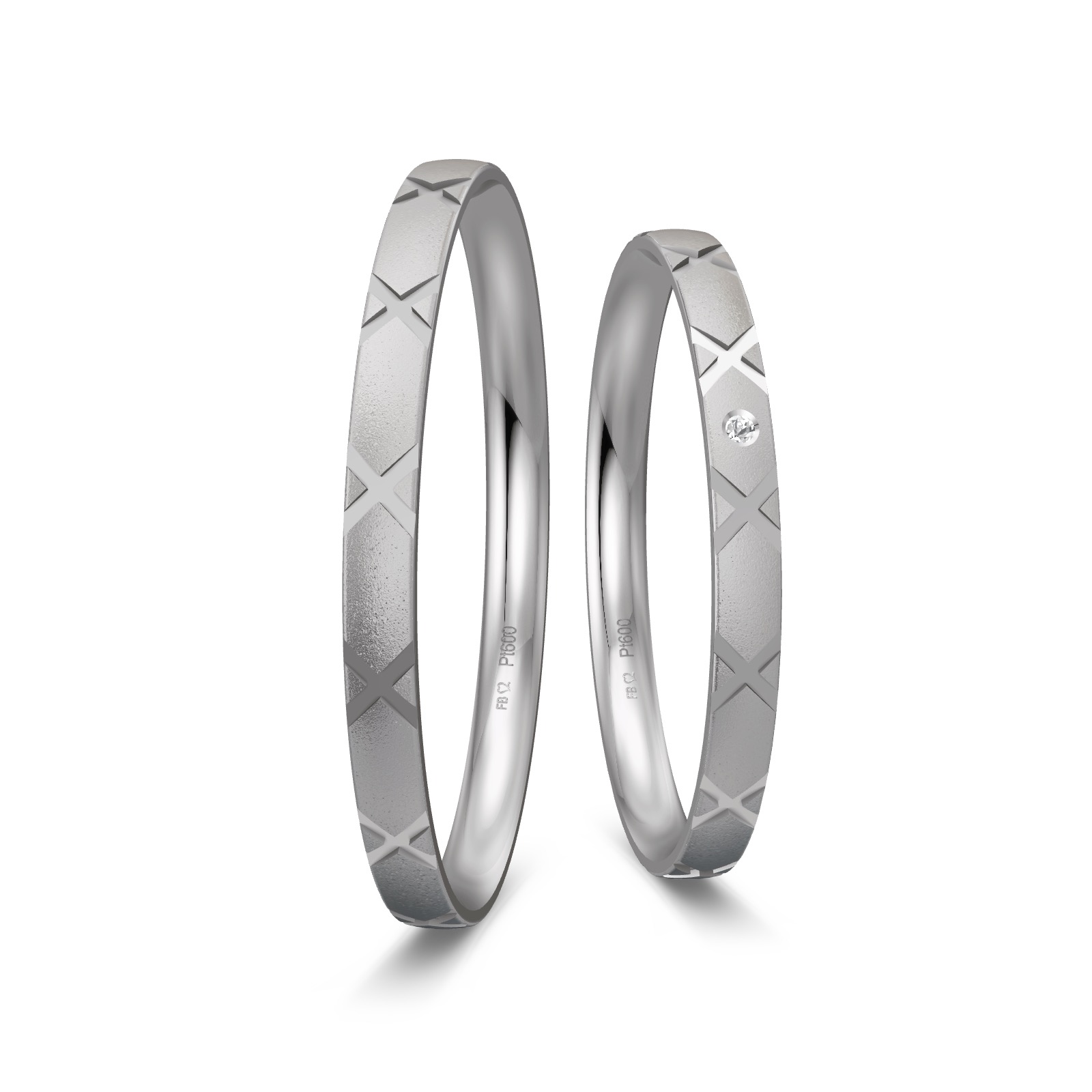 Sandmattierte Eheringe aus Platin mit Muster und Diamanten