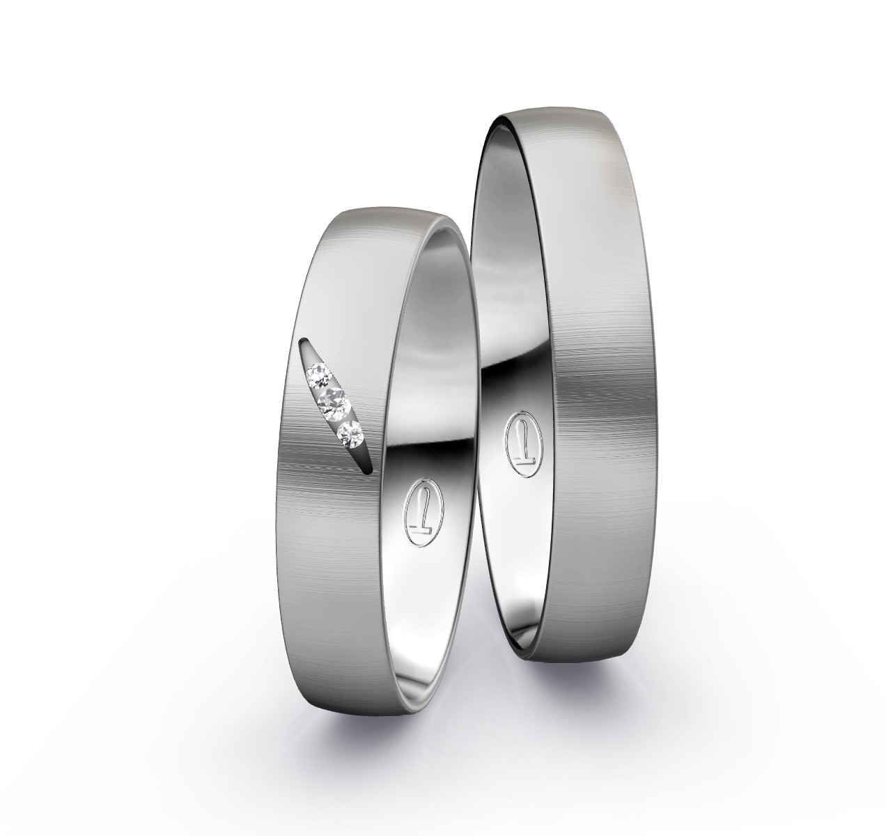 Trauringe aus Platin mit 3 Diamanten und quermattierter Oberfläche