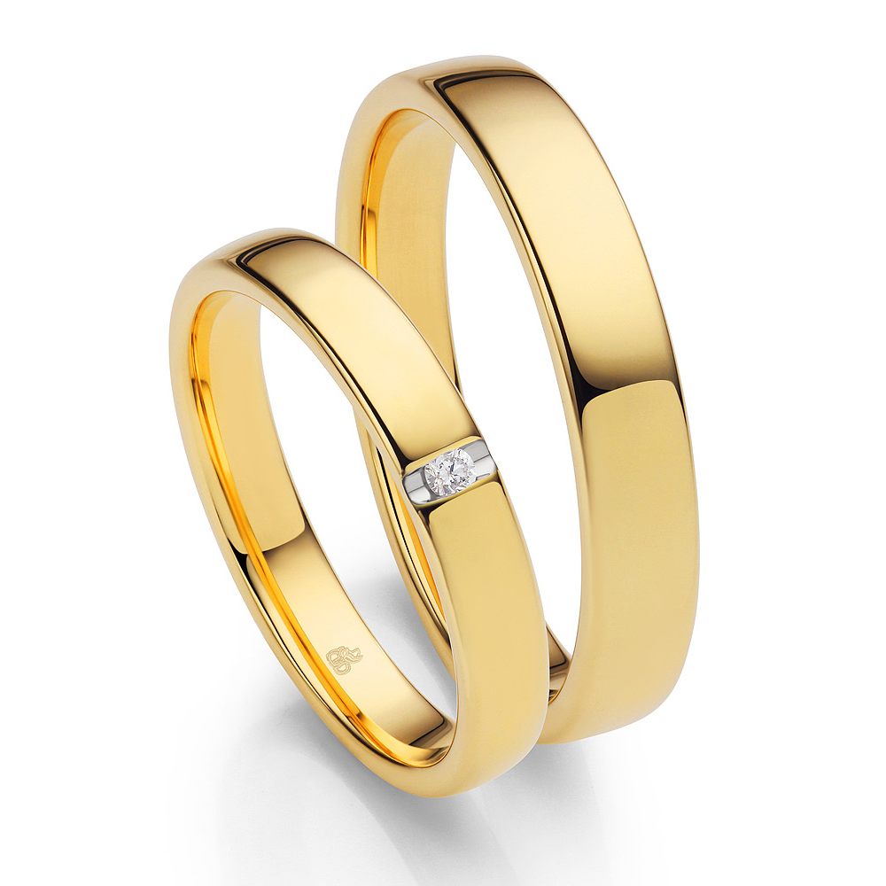 Ringe aus Gelbgold mit Diamantbesatz und polierter Oberfläche