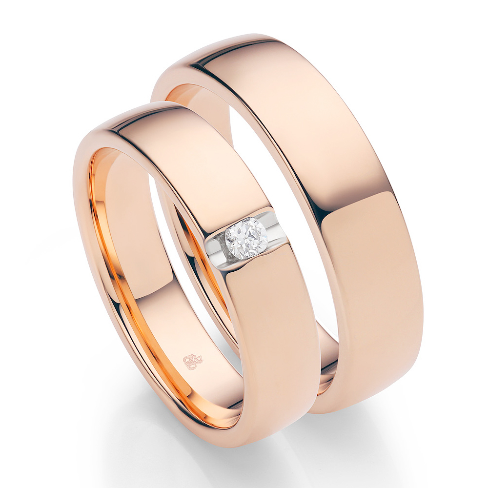 Eheringe aus poliertem Roségold im klassischen Design mit Diamant