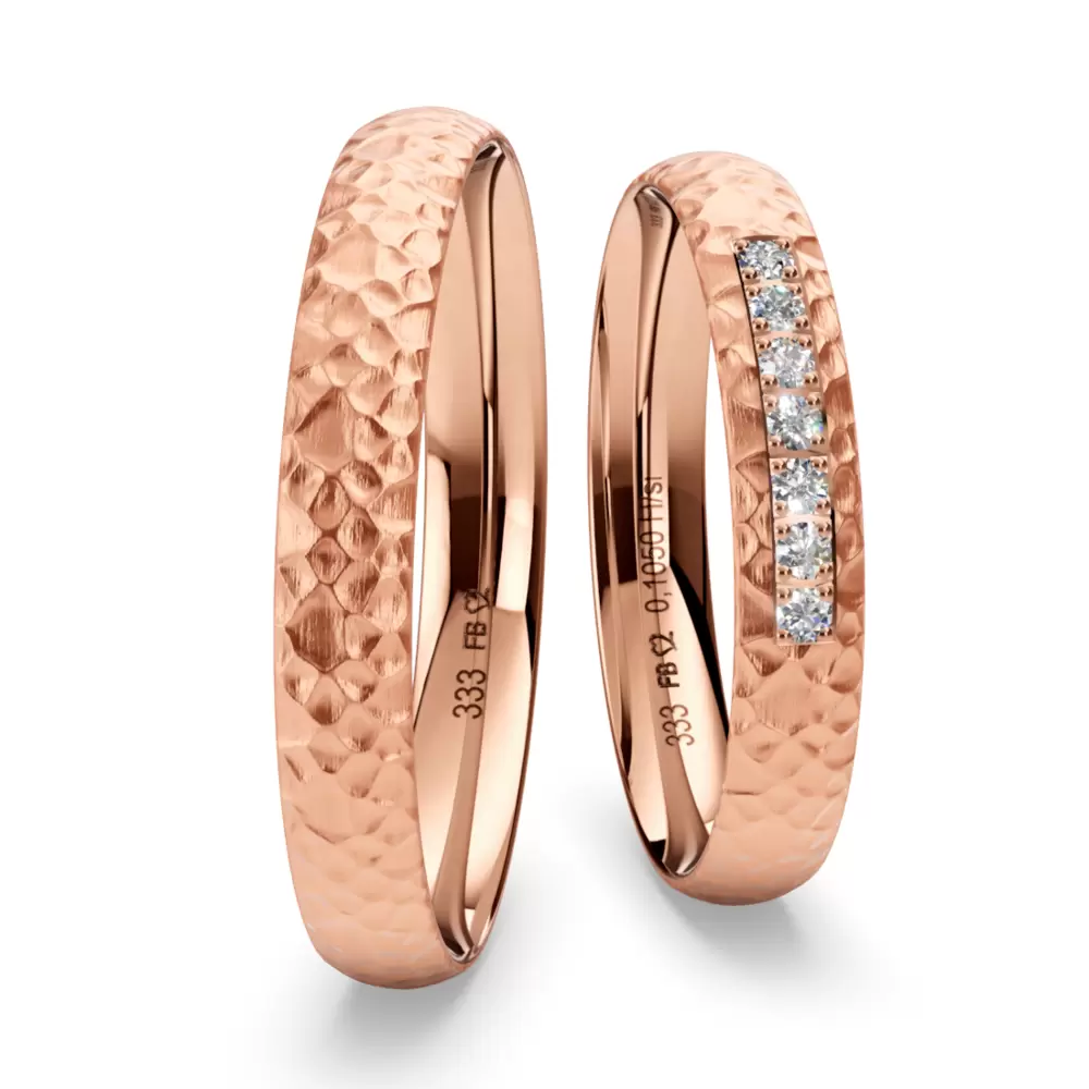 Rotgold Eheringe mit Hammerschlag und 7 Labor-Diamanten