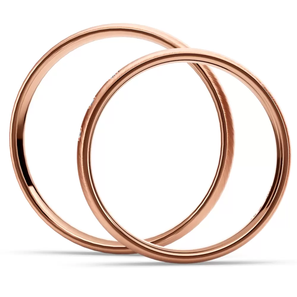 Rotgold Eheringe mit drei Diamanten in quadratischer Umrandung und Quermattierung seitlich