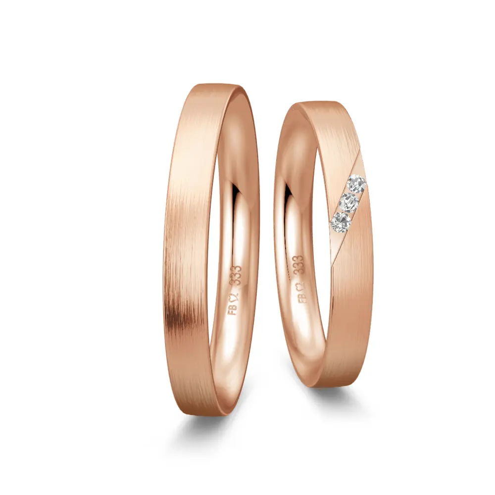Matte Rotgold Eheringe mit 3 Diamanten in querer Rille