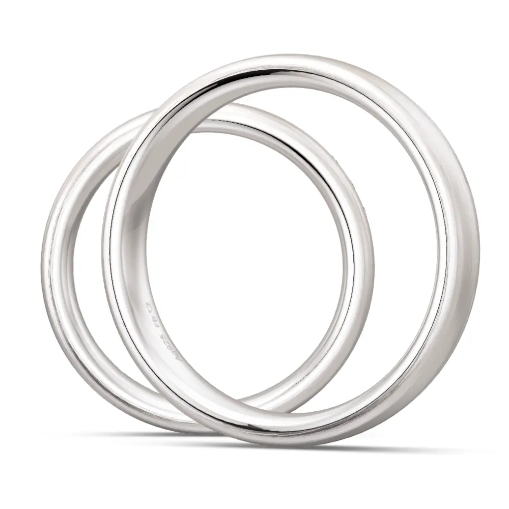 Trauringe aus mattem Silber mit 3 Labor Diamanten in schmaler Rille seitlich