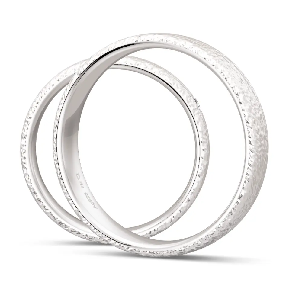 Eheringe aus Silber 925 in strukturierter Oberfläche mit Labor Diamanten seitlich