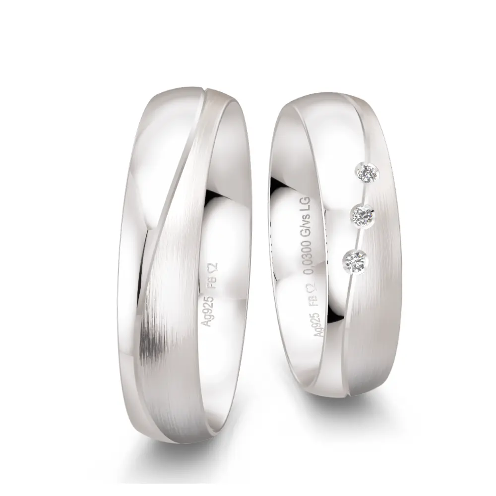 Eheringe aus Silber 925 mit drei Labor Diamanten in zwei Oberflächen