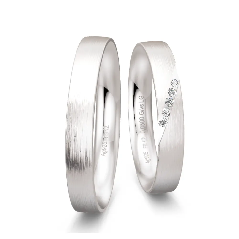 Längsmattierte 925er Silber Trauringe mit 5 Labor Diamanten in schräger Rille
