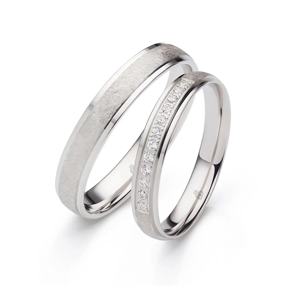 Eheringe aus rhodiniertem Silber 925 kratzmatt mit 12 Zirkonia