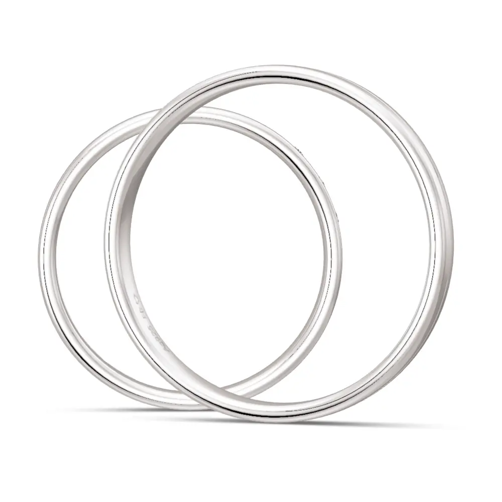 Schmale Trauringe aus Silber 925 mit Labor Diamanten und Mittelrille seitlich