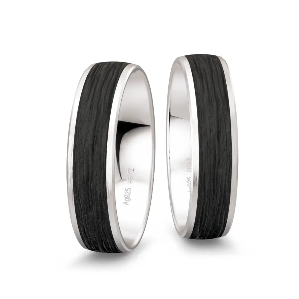 Silber 925er Trauringe mit breitem schwarzen Streifen aus Carbon