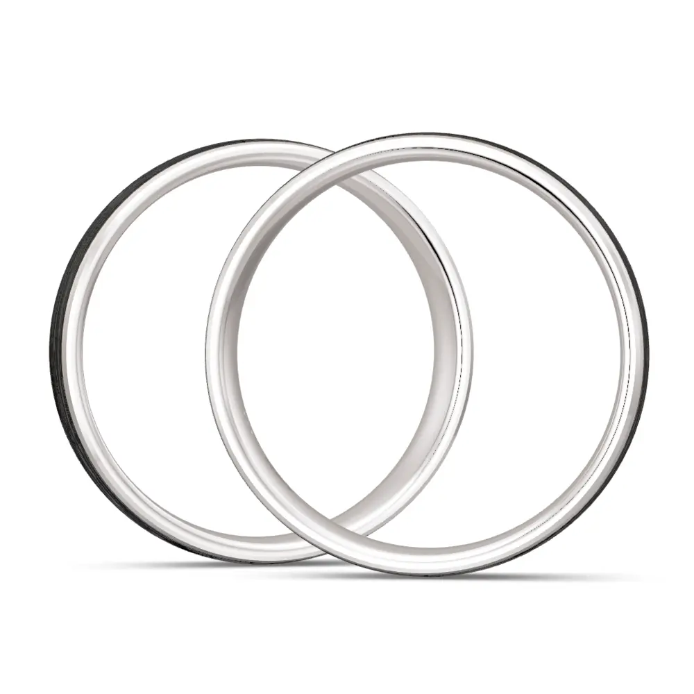 Silber 925er Trauringe mit breitem schwarzen Streifen aus Carbon seitlich