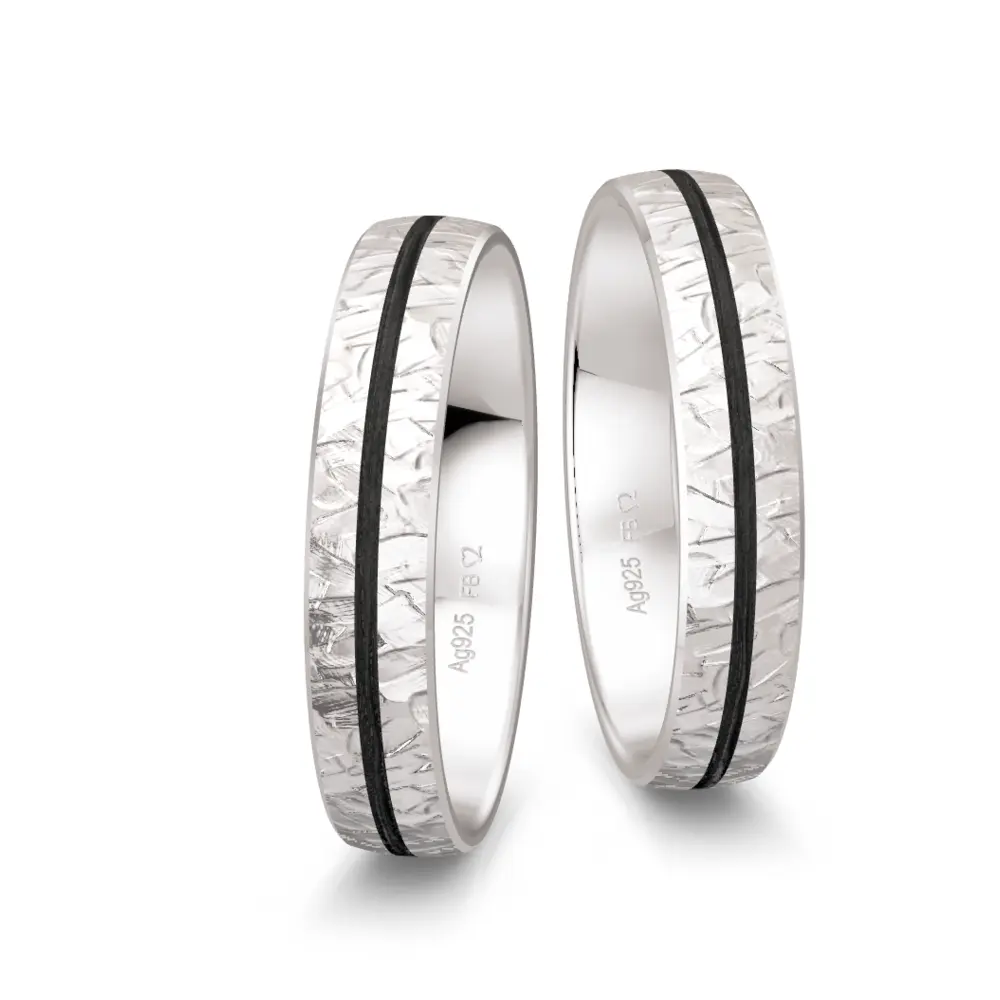 Strukturierte Silber 925er Trauringe mit Carbonstreifen