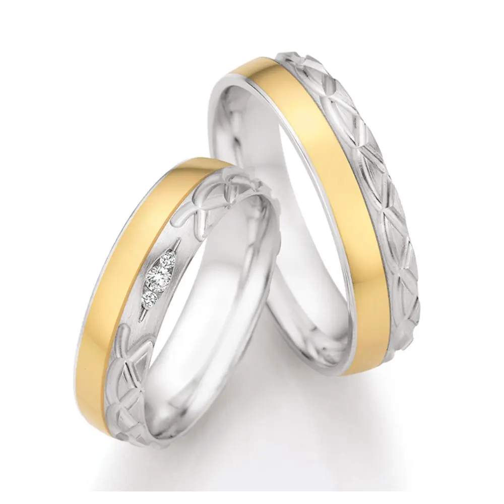 Silber & Gelbgold Trauringe mit Strukturierung und Mattierung und Diamanten