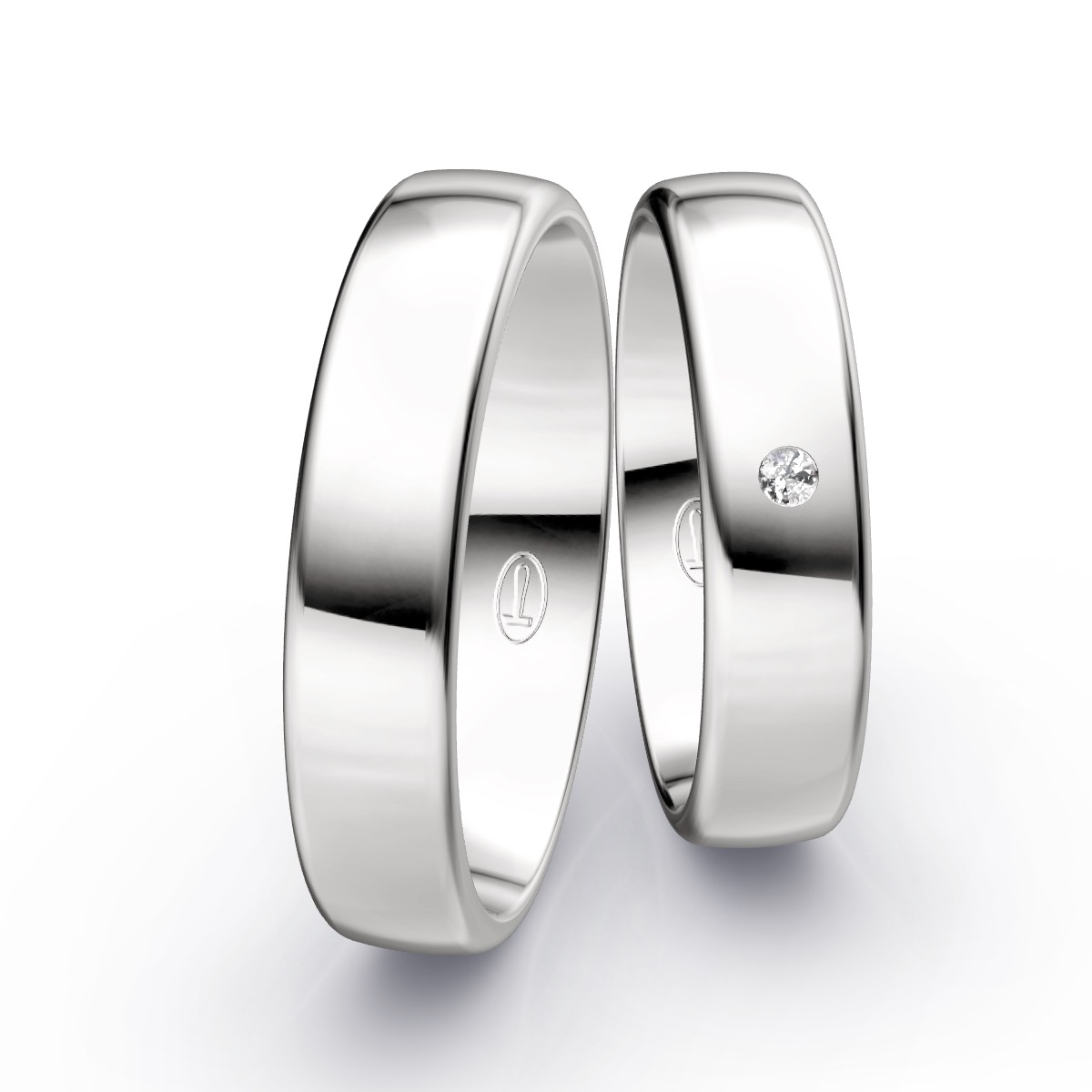 Polierte Trauringe aus 925 Silber mit mittigem Diamanten in 0,025 Karat