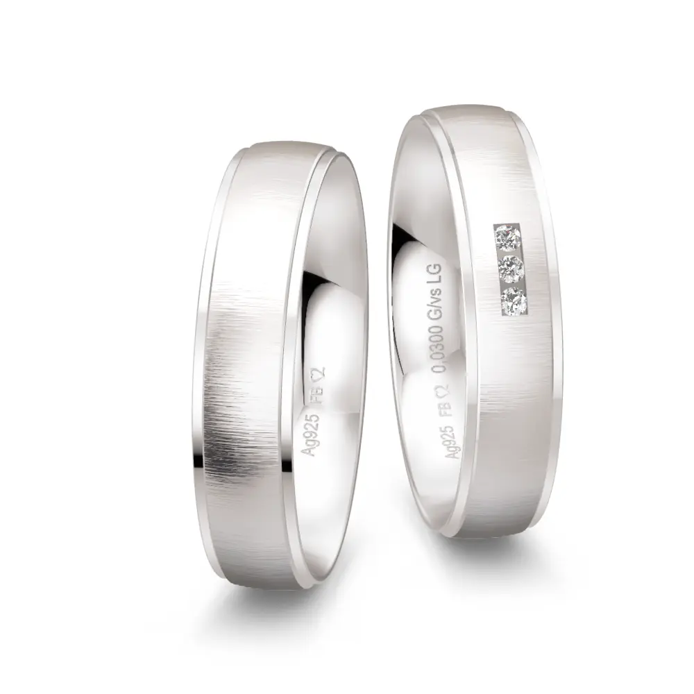 925er Silber Trauringe mit abgestuften Rändern und drei weißen Labor-Diamanten